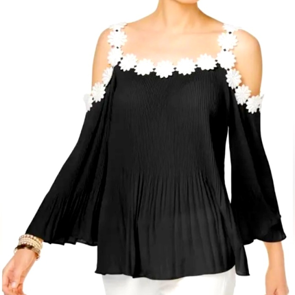 🌻🌻 I.N.C Adorable Cold Shoulders bell-sleeve daisy shirt! Size 1X BLK & WHITE